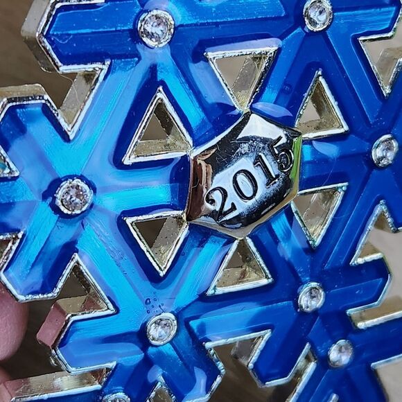 💜Harvey Lewis 2015 Blue Snowflake w/Swarovski Crystal Embellishments - Picture 2 of 5